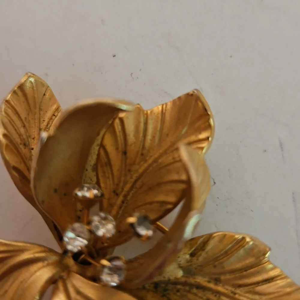 Elegant Rhinestone & Goldtone Floral Brooch